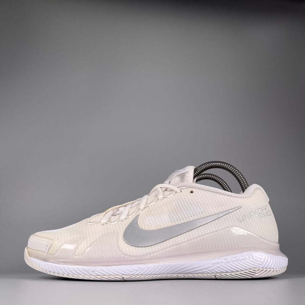 Nike Zoom Vapor Pro HC Women's Size 8 White Tennis Shoes Athletic Sneakers EUC